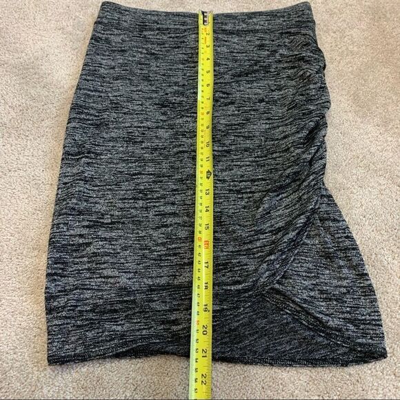 Aritzia Wilfred gray ruched stretchy Tyra skirt size medium - Picture 10 of 11